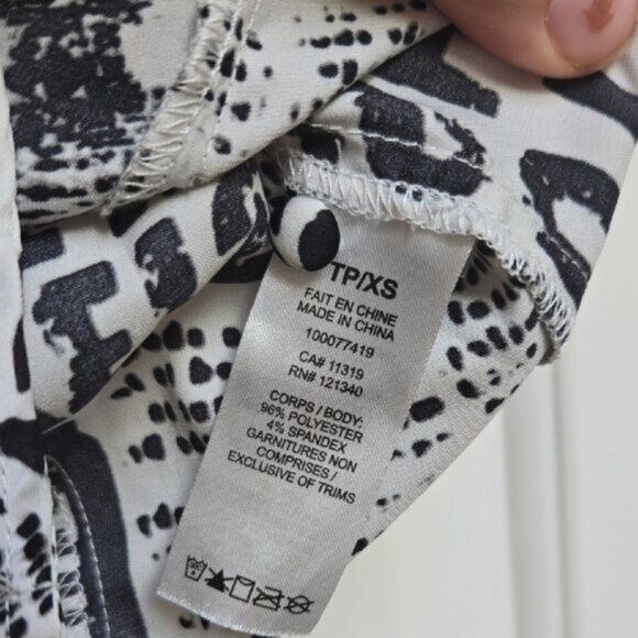 Garage Short Black and White Newspaper print Button Down Shirt Extra Small - Picture 5 of 5